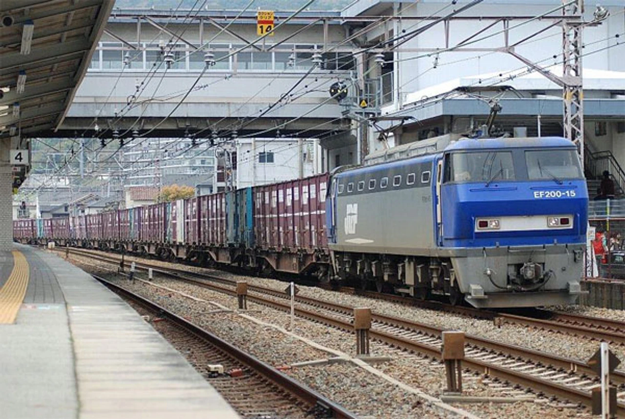 Kato 3036-1 Electric Locomotive Type EF200 New Color (N Scale) 7 Kato 3036-1 Electric Locomotive Type EF200 New Color (N Scale) - Image 5